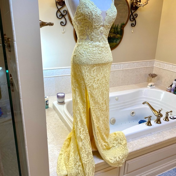 NWT La Femme Gorgeous Pale Yellow Sexy Rhinestone Encrusted Lace Hi Slit Gown 4 - Picture 14 of 15